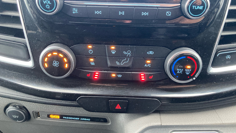 Ford Transit Custom 320 L2 Diesel Fwd 2.0 EcoBlue 130ps Low Roof D/Cab Limited Van Auto